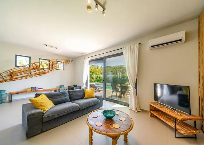 Thalassa Ixia By فيلة إياليسوس